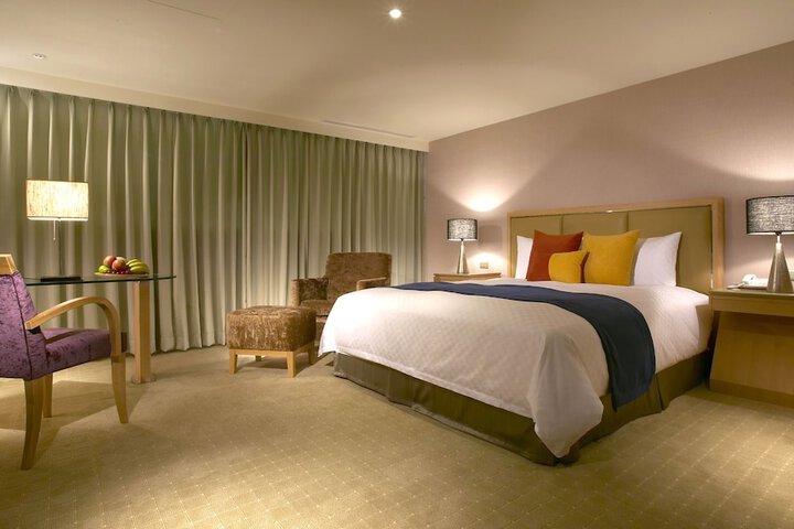 Room 5 of 77