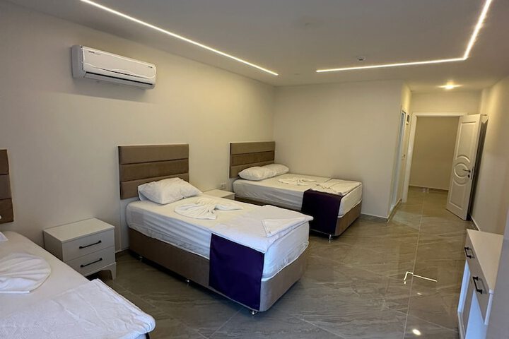 Room 6 of 15