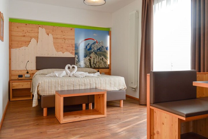 Room 4 of 48