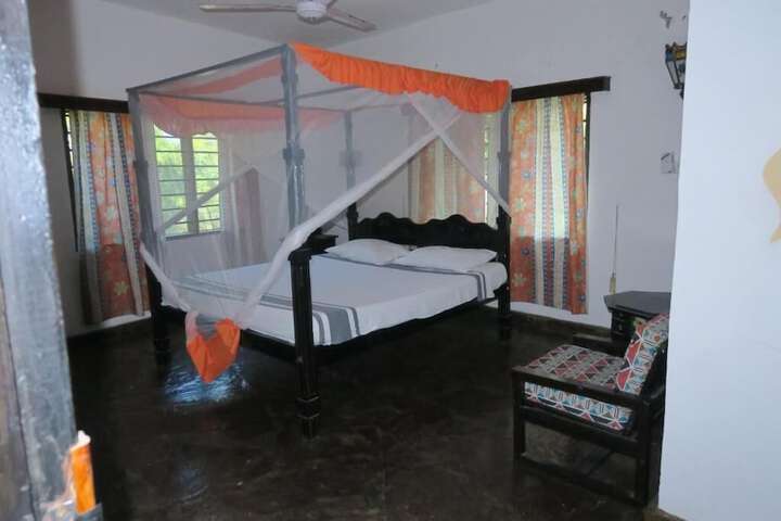 Room 4 of 66