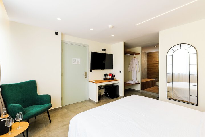 Room 10 of 64