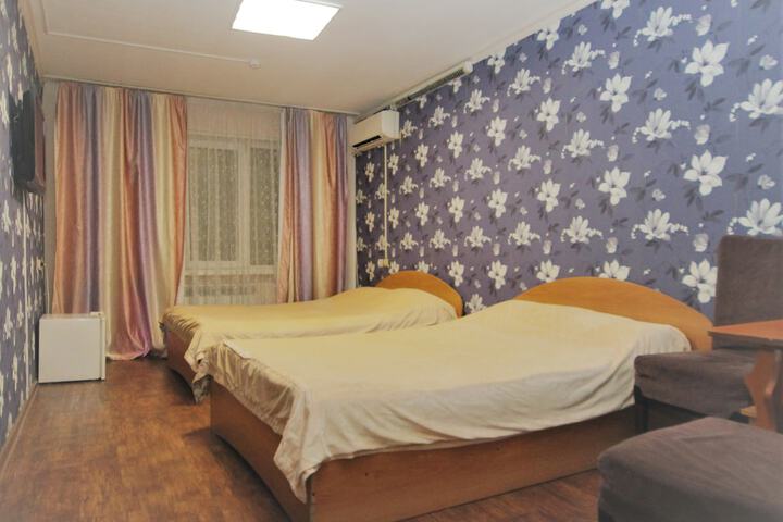 Room 8 of 33