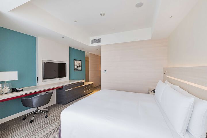 Room 17 of 169