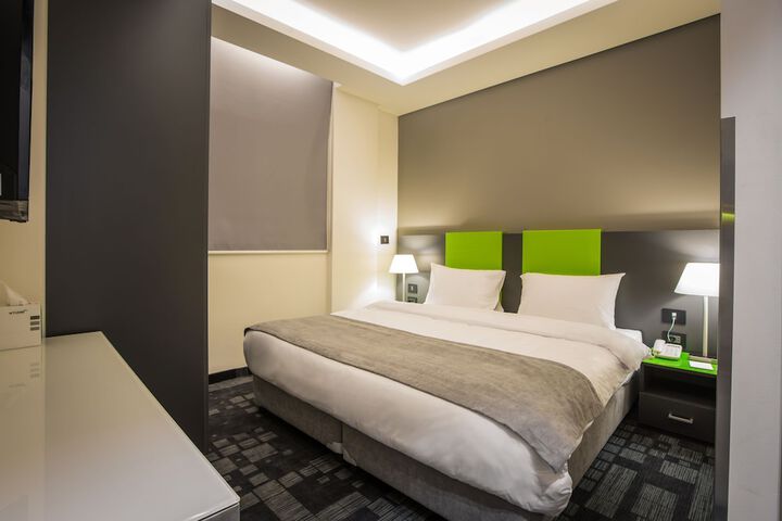 Room 4 of 24