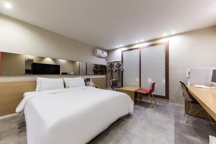 Room 37 of 120