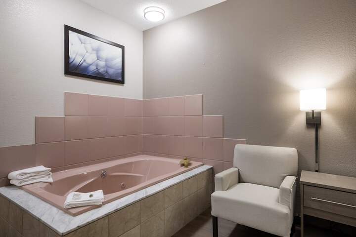 Jetted tub