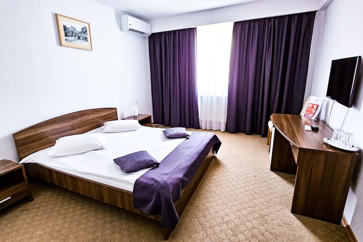 Room 4 of 17