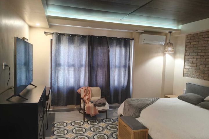 Room 10 of 24