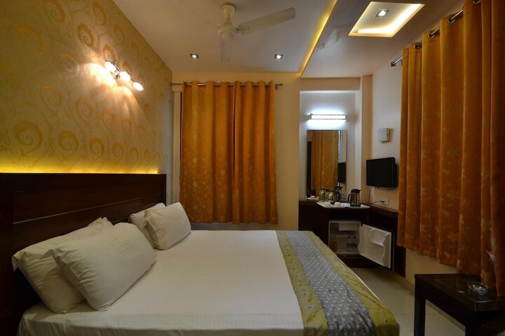 Room 16 of 33