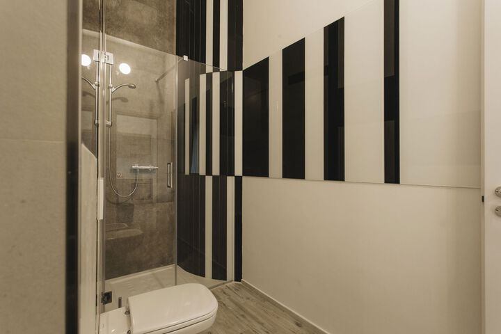 Room 32 of 182