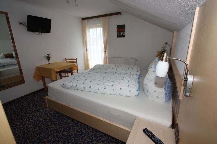 Room 19 of 33