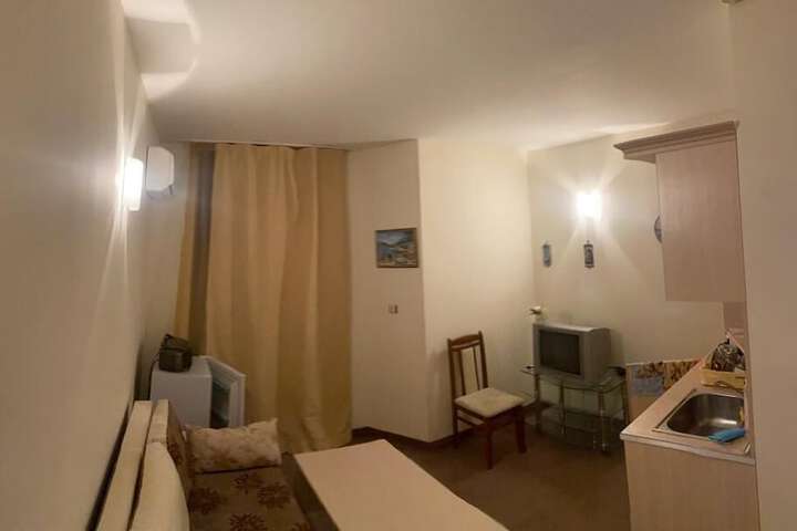 Room 10 of 26