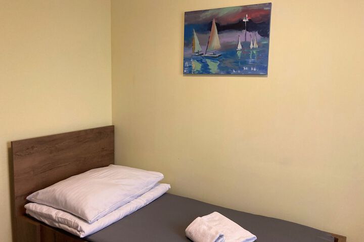 Room 4 of 40