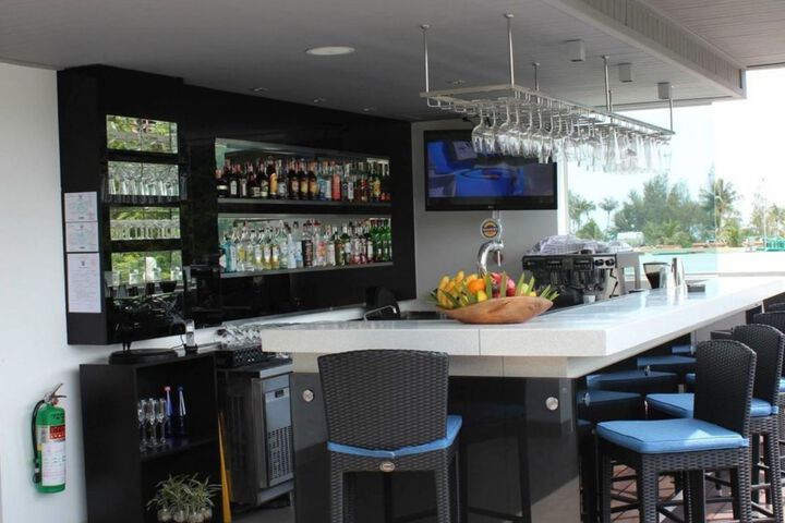 Lounge 5 of 47