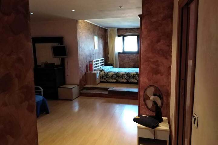 Room 3 of 65