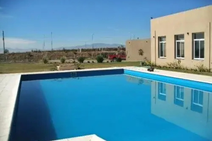 Pool 10 of 17