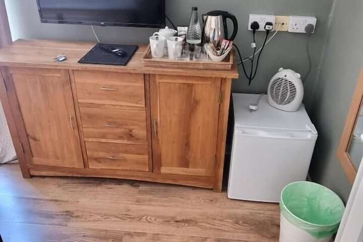 Room 5 of 17
