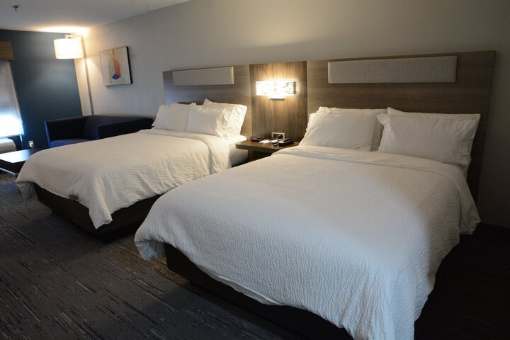 2 Queen Beds (4 of 8)