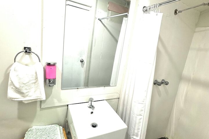 Room 122 of 180