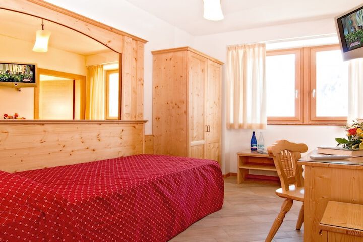 Room 6 of 44