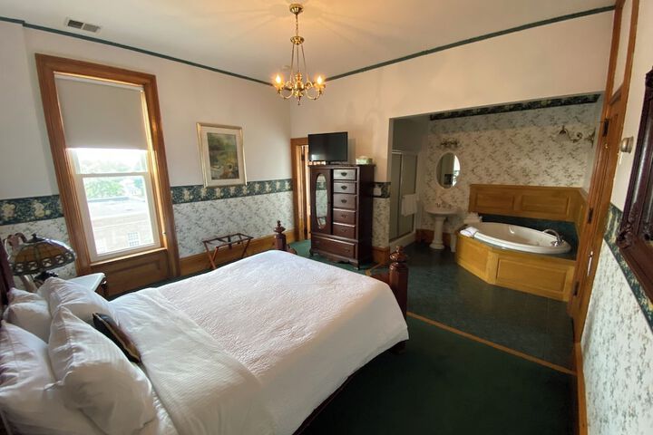 Basic Room 1 Queen Bed (17 of 18)