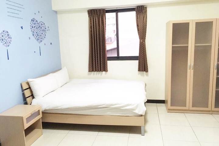 Room 4 of 9