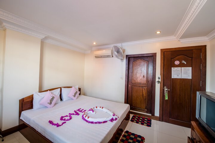 Room 17 of 37