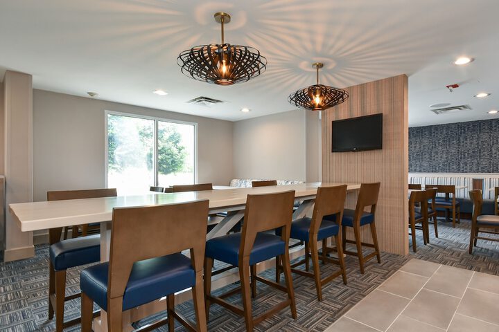 Lobby lounge