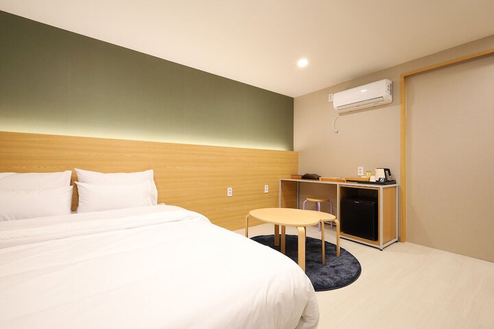 Room 32 of 62