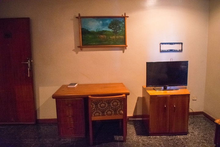Room 26 of 38