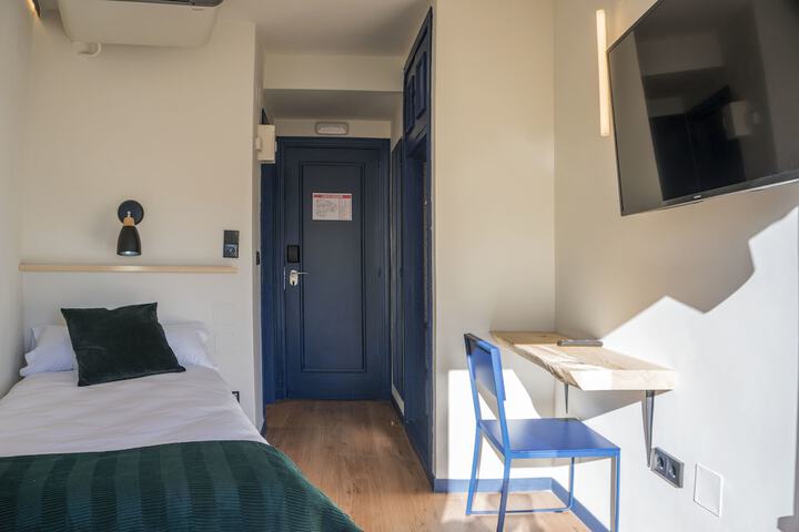 Room 25 of 65