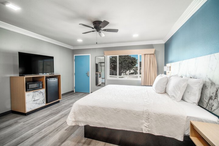 Room 21 of 46