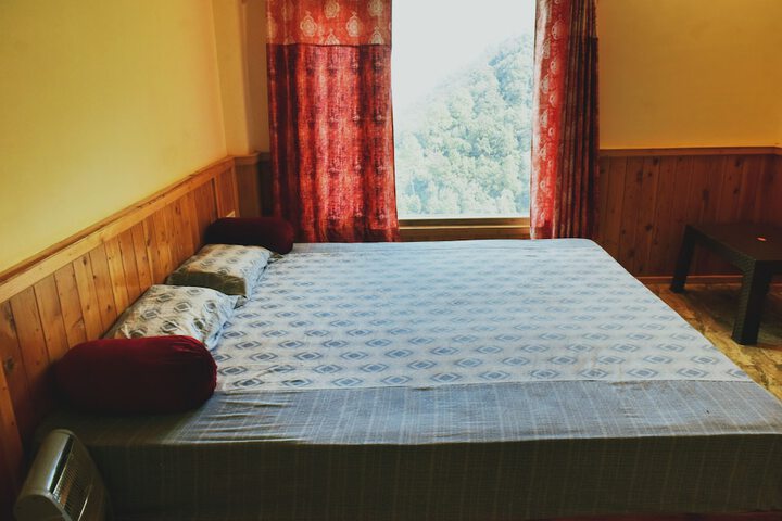 Room 3 of 33