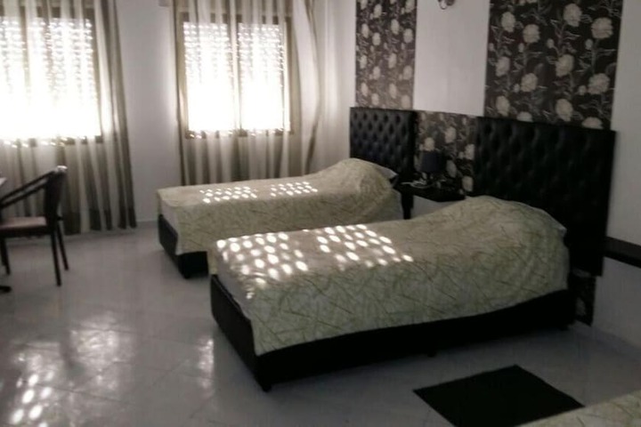 Room 4 of 25