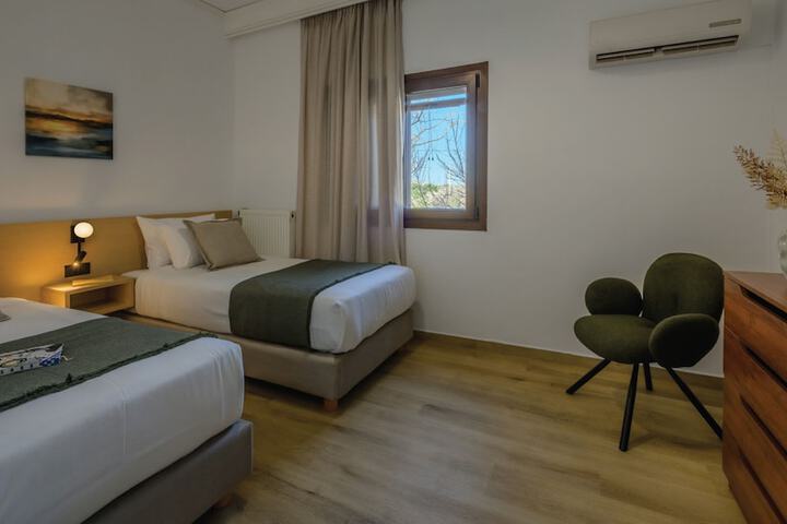 Room 2 of 35