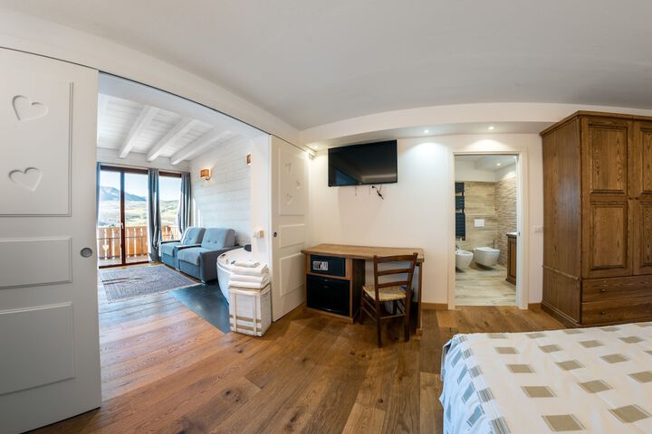 Room 21 of 153
