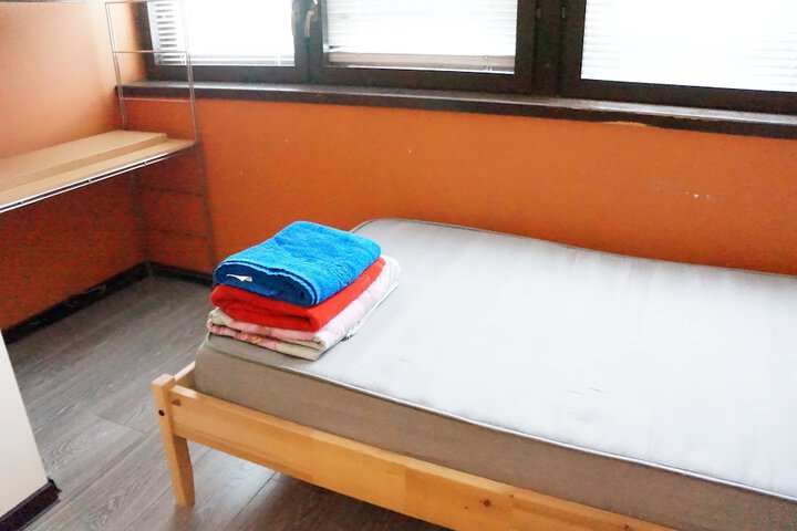 Room 2 of 18