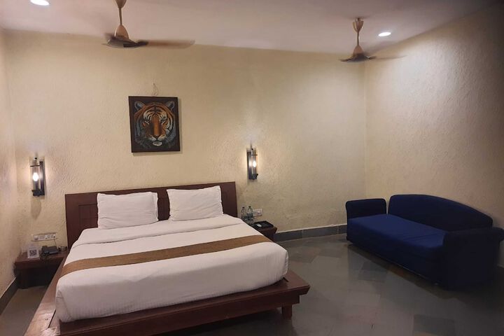 Room 13 of 78
