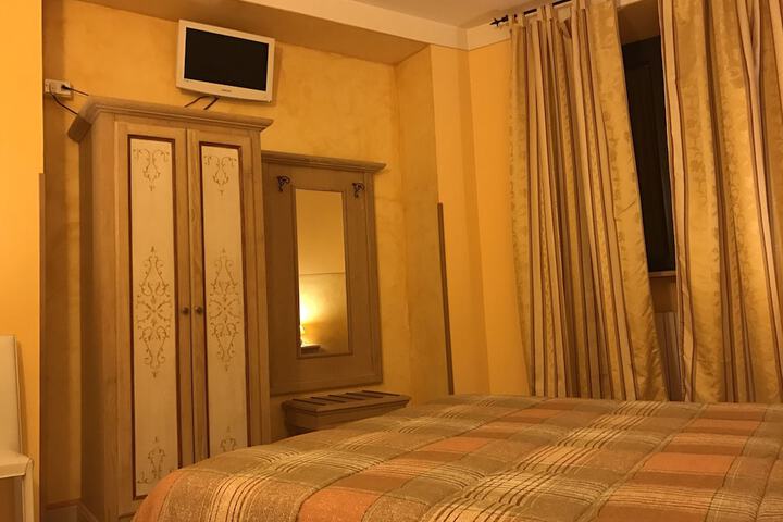 Room 10 of 46