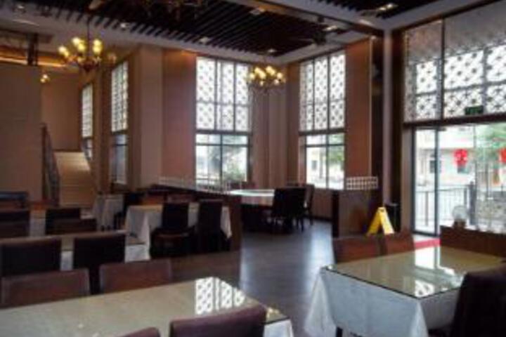 Xianshan Liuyun Holiday Hotel