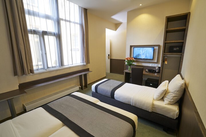 Room 12 of 39