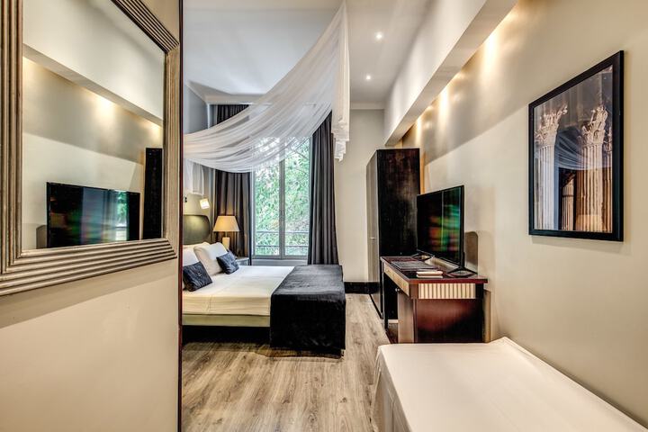 Room 34 of 79