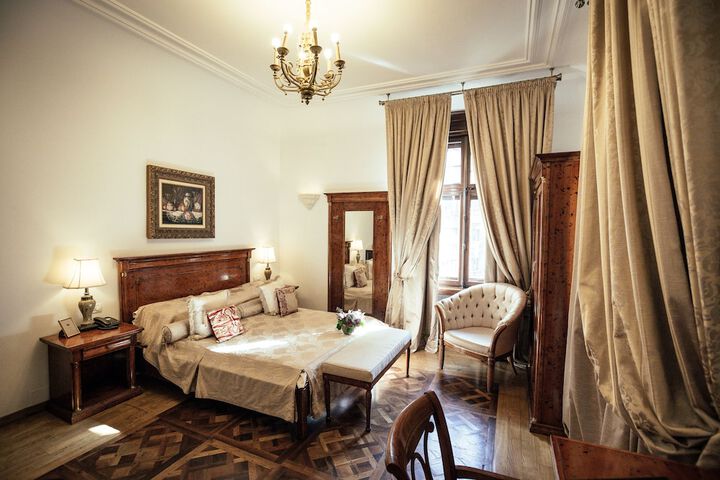 Room 43 of 142