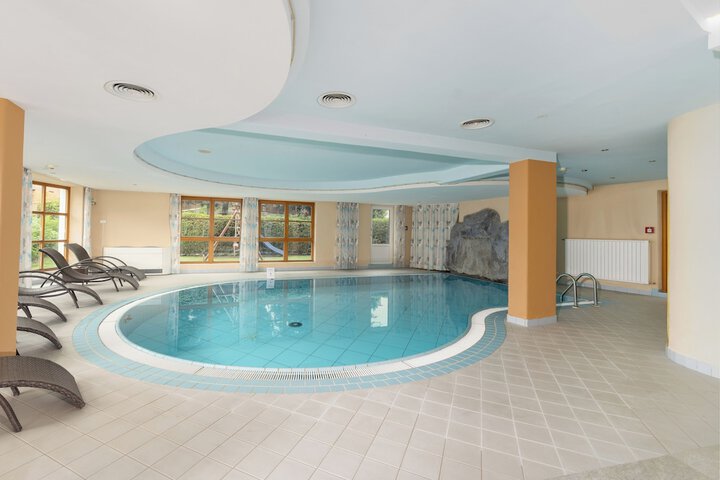 Pool 53 of 85
