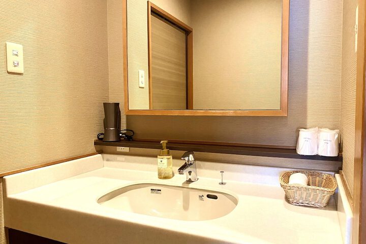 Room 15 of 40