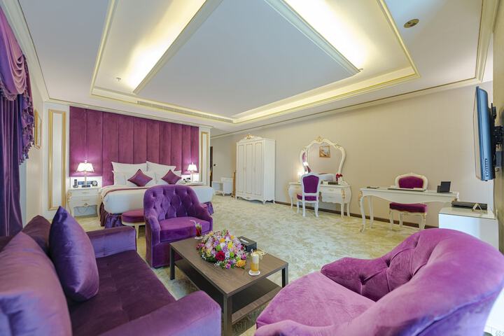 Room 28 of 76