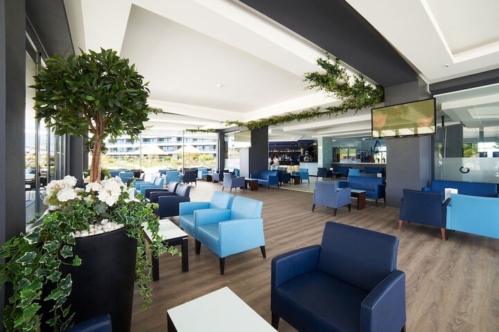 Entrance & Lobby