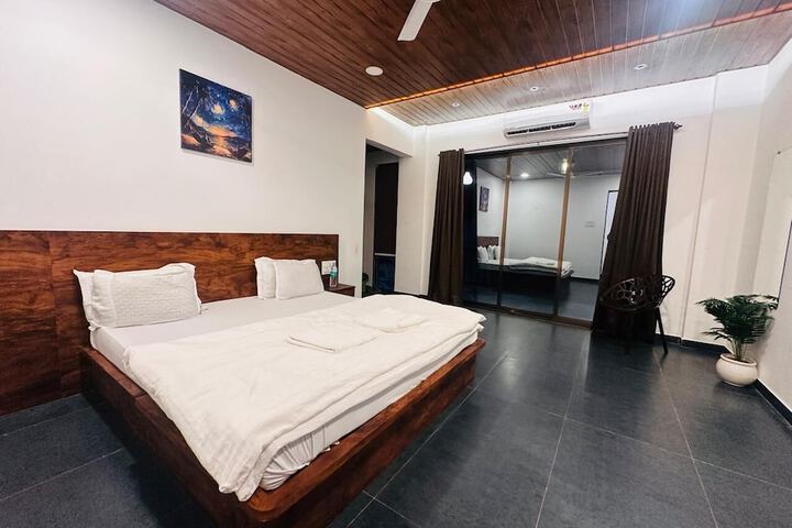 Room 14 of 34