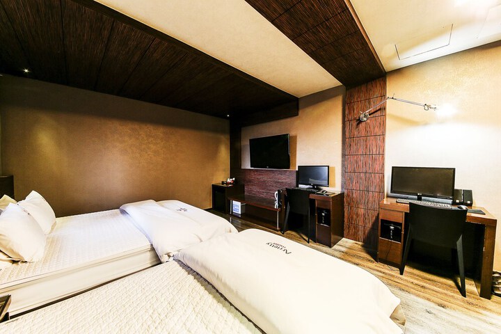 Room 30 of 95