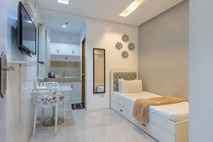 Room 11 of 30